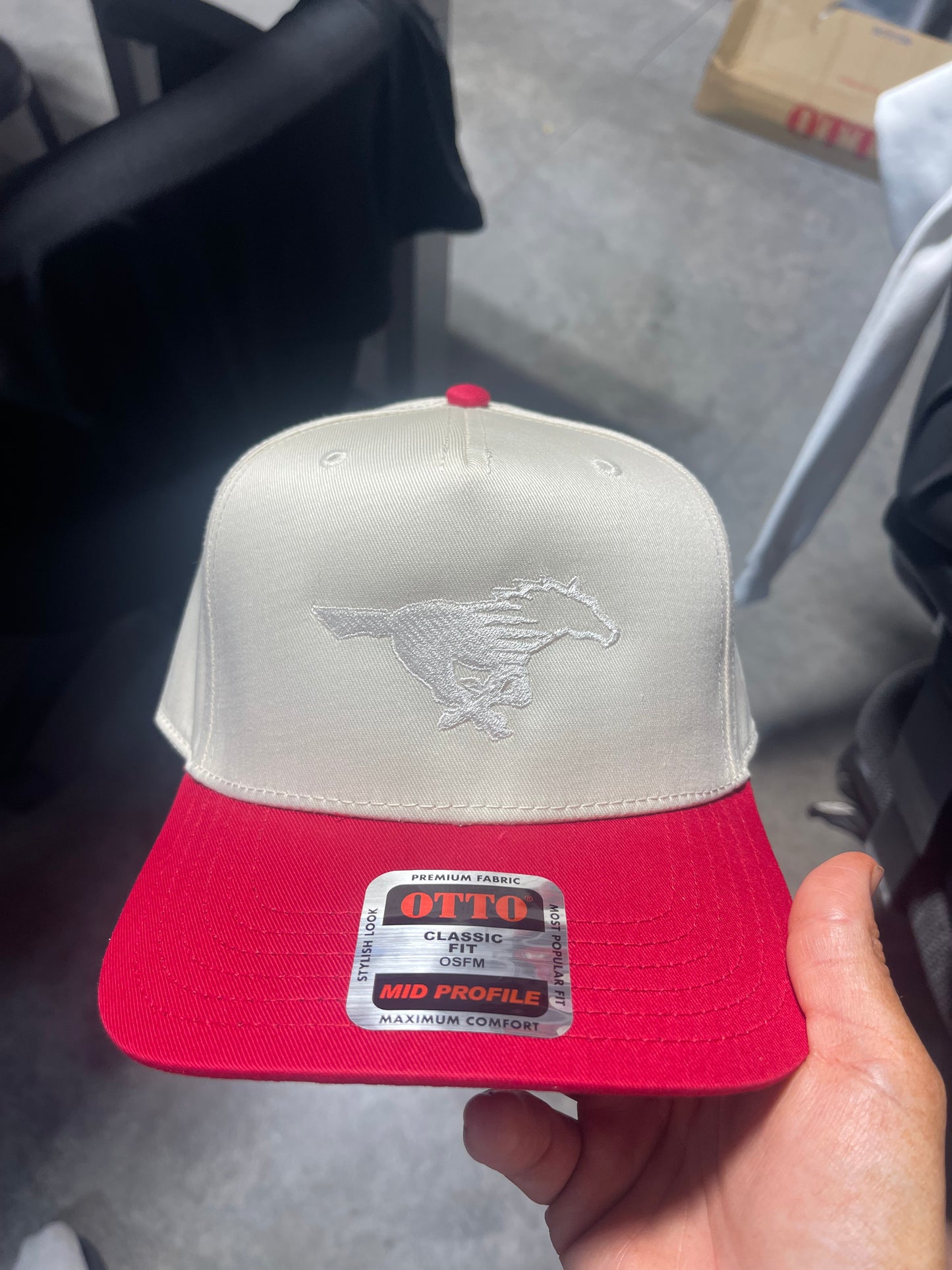 MONOCHROME STANG HAT