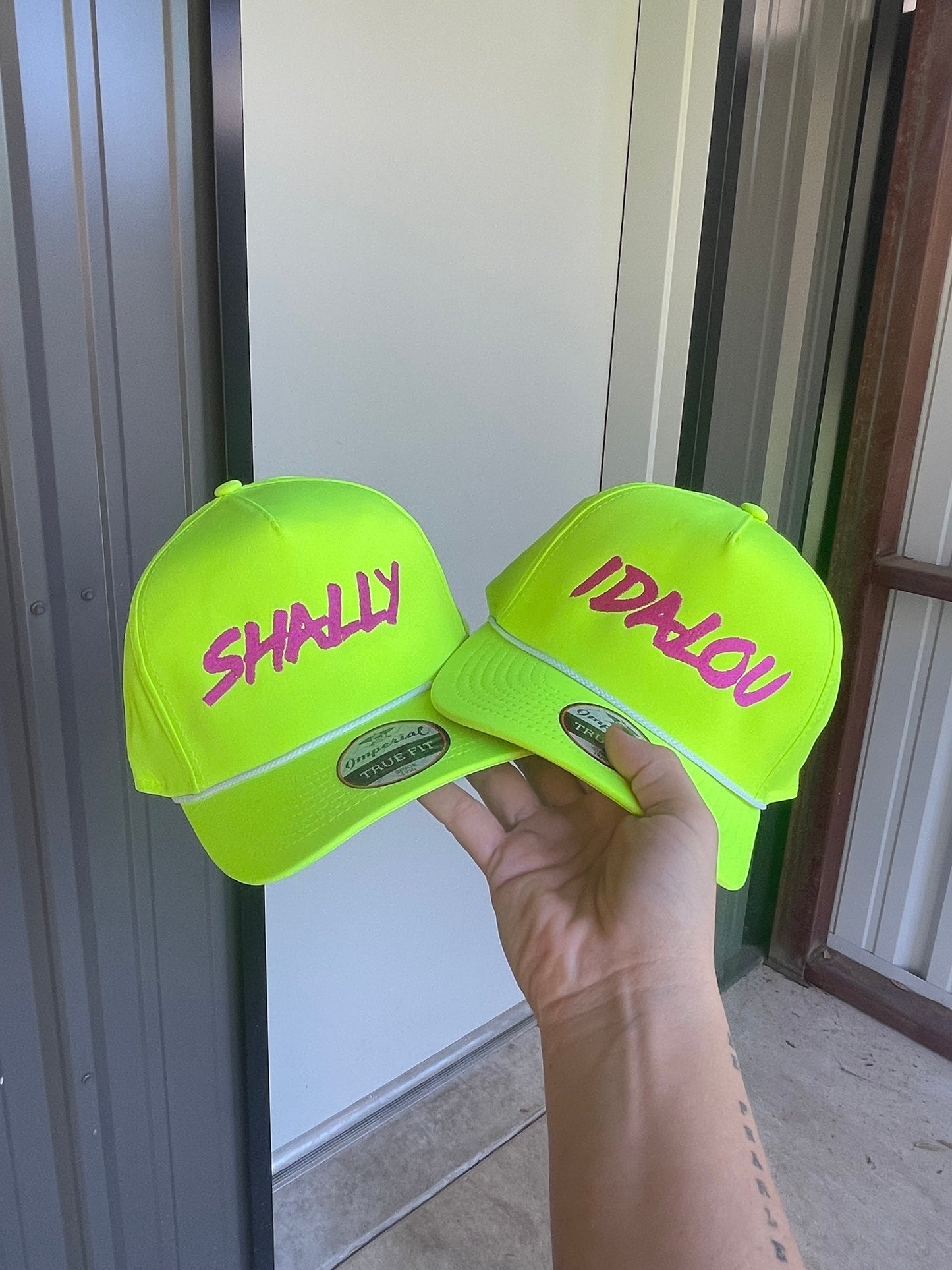 NEON VIBES TRUCKER